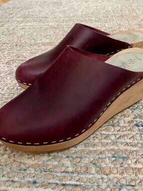 Nina Z Women's Maroon Leather Closed Toe Slip-on Wooden Wedge Clog Sandal 36 US6